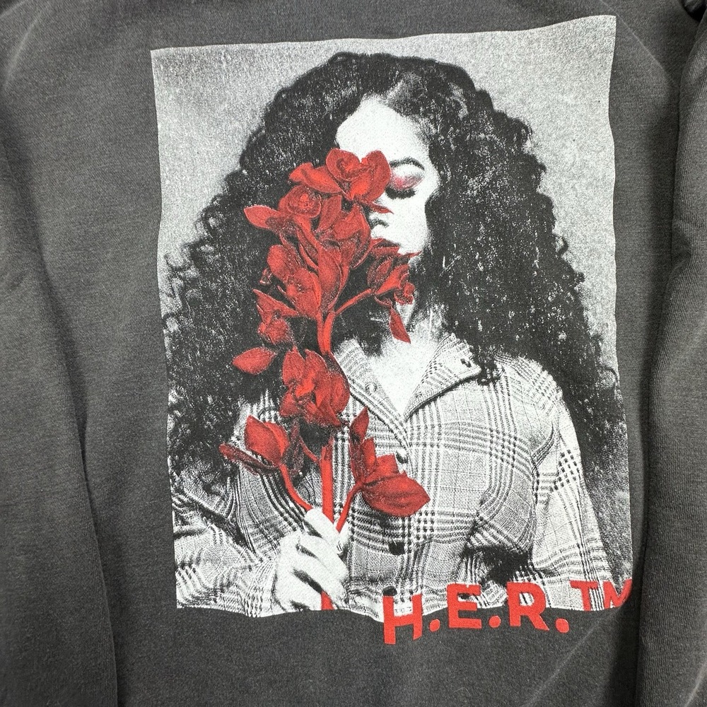 HER Graphic Pullover Women Sweatshirt Black And Red Médium Beauty Hip‎ Hop